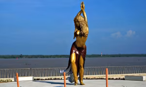 shakira_statua