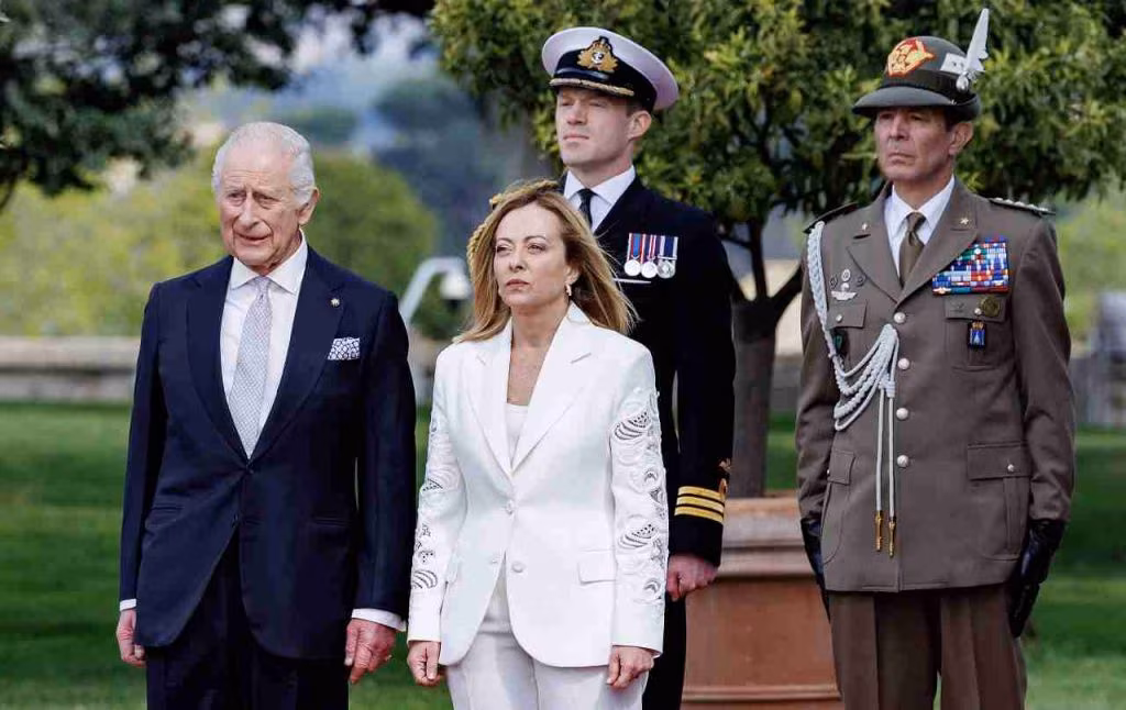 Re Carlo e Giorgia Meloni (1)
