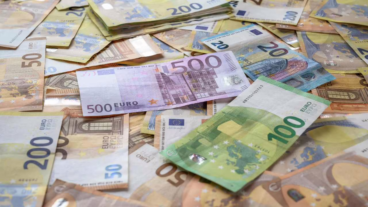 dobbiamo strappare questa banconota i 50 8364 cos236 non sono validi beccati 120000 pezzi in meno di 6 mesi