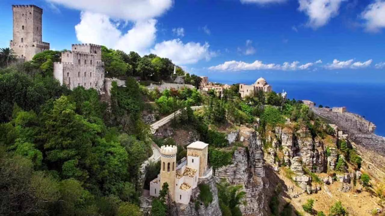 È definito “Il nido degli Dei” ed è uno degli insediamenti più antichi della Sicilia: fondata quasi 3000 anni fa | Ogni passo ti fa respirare la storia