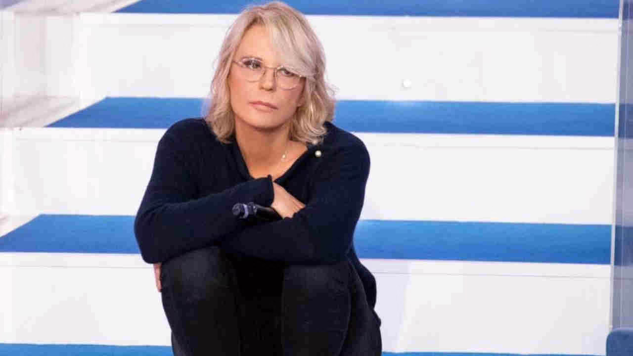 8216vuoi essere il nuovo tronista8217 maria de filippi si gioca la carta vip da settembre si parler224 solo di lui