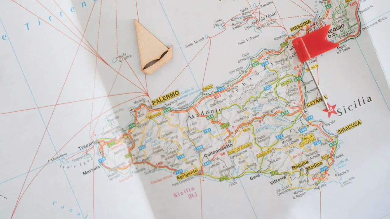 è la città più povera della sicilia chi vive qui fa fatica a mangiare con questi stipendi si può solo piangere