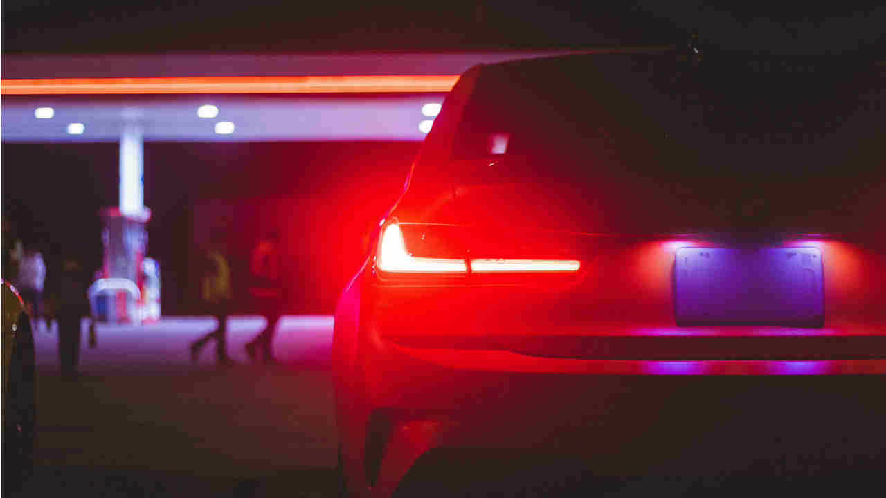 ULTIM’ORA – OBBLIGATORIE LE NUOVE LUCI VERDI: richiamati tutti in officina | Si montano accanto ai fari anteriori