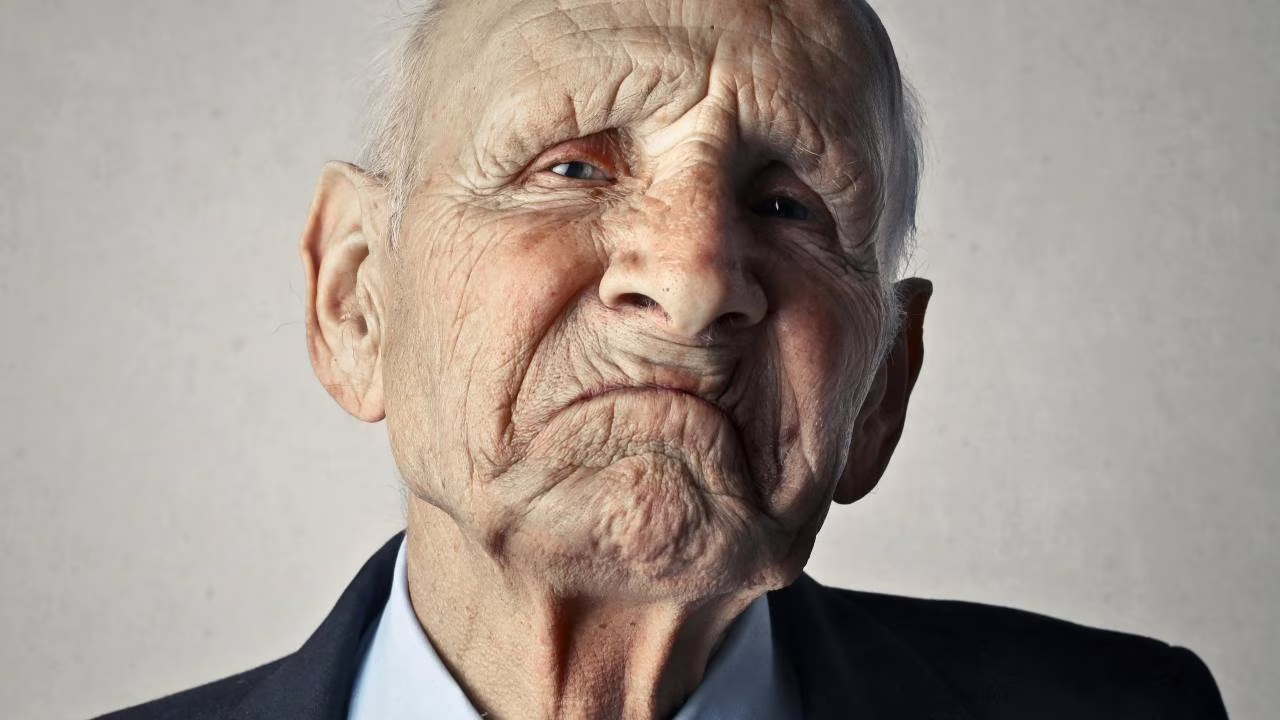patente b ritirata ai pensionati passa il decreto abbandona il volante sei un pericolo per gli altri in strada da luglio non guiderai pi249