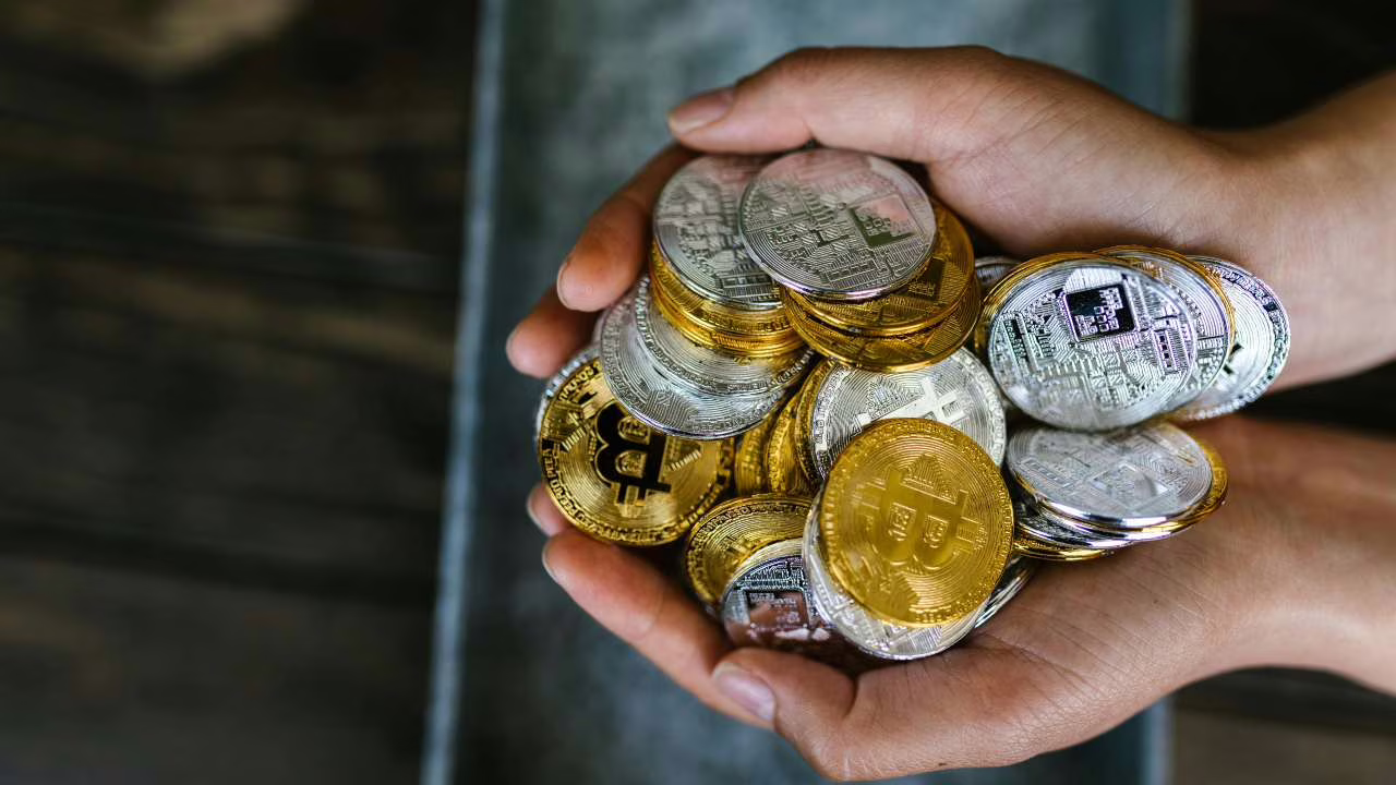 “Mi arricchisco con le Criptovalute e non dichiaro nulla”: FALSO, è ‘dichiarazione infedele’, la Cassazione ti ha fregato, è reato e ti sbattono in cella