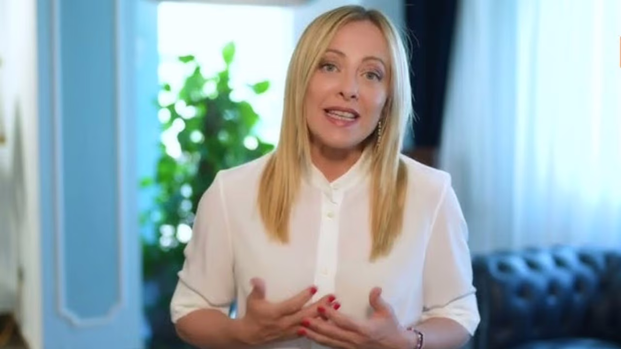 “Vai pure a far la spesa, ti pago tutto io”: GIORGIA MELONI firma, arriva la Card da 500 euro per gli italiani I Online da subito, sfruttala per l’estate: cibo, benzina e non solo