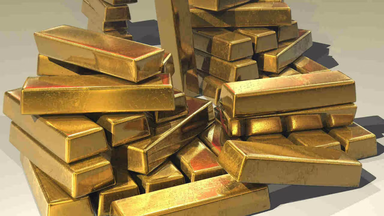 “È diventato miliardario trovandolo sotto casa”: tesoro nascosto e insperato, ma poi… torna povero poco dopo