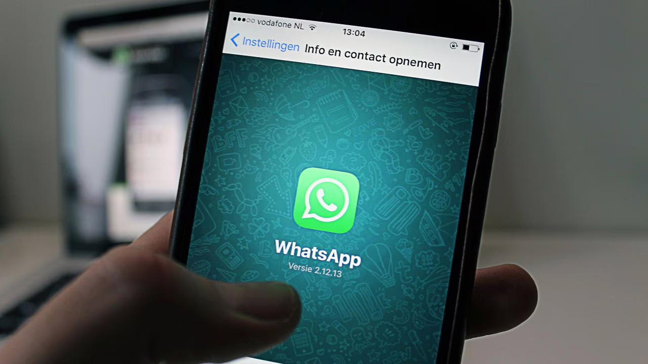 “Nessuno più ti vedrà visibile su WhatsApp”: la funzione SEGRETA, un tap e sei un fantasma I Tu vedi tutti, nessuno però può importunarti: sei sparito nel nulla