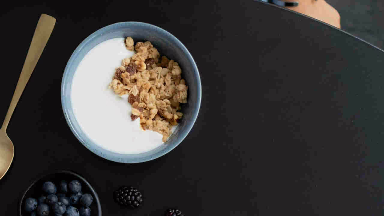 “Lo Yogurt 0% grassi fa male”: la rissa degli esperti nutrizionisti I Meglio il 5%: questa estate hai una sola cosa da fare se vuoi stare in forma