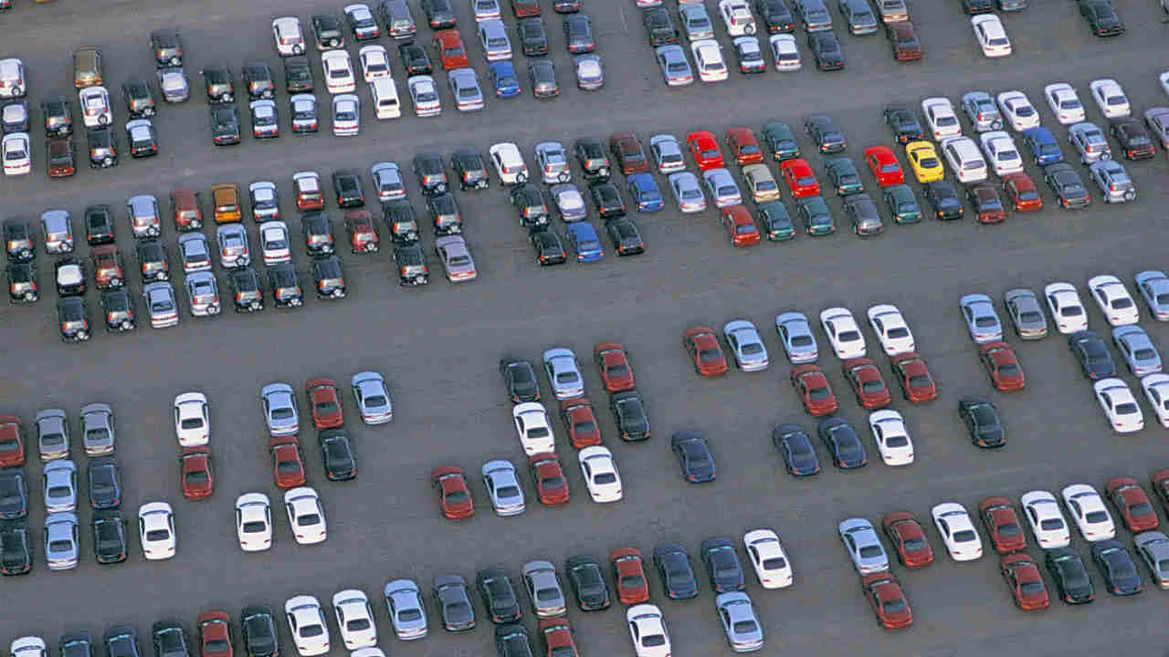 Altro che multe: se sosti qui ti DISTRUGGONO L’AUTO I Cerca subito il totem e mettila sulle strisce blu, risparmi almeno 5000 euro