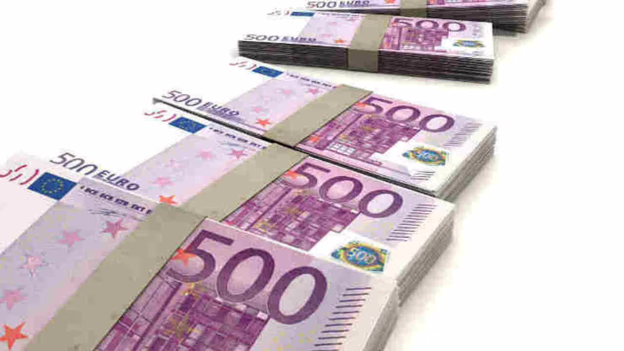 se vuoi i tuoi soldi ci devi pagare il doppio delle tasse italiani fregati da settembre per bloccare i conti devi prima pagare dazio al fisco