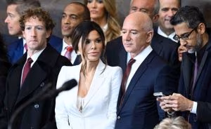 Mark Zuckerberg besos (1)