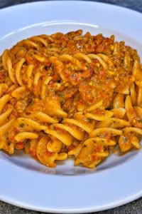 fusilloni con pesto rosso