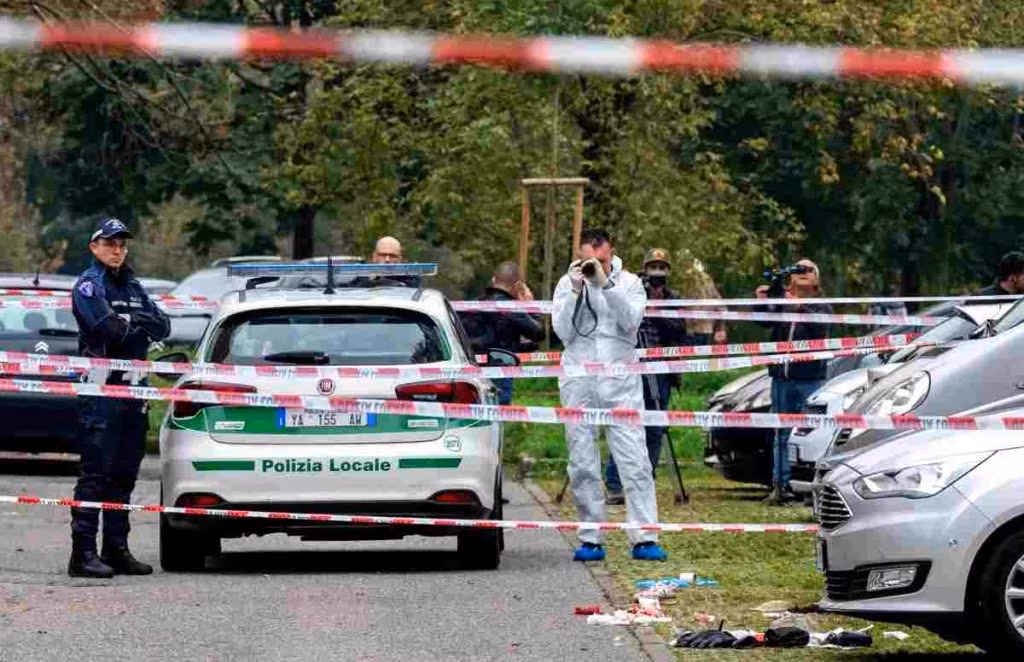 Donna accoltellata in via Grassini