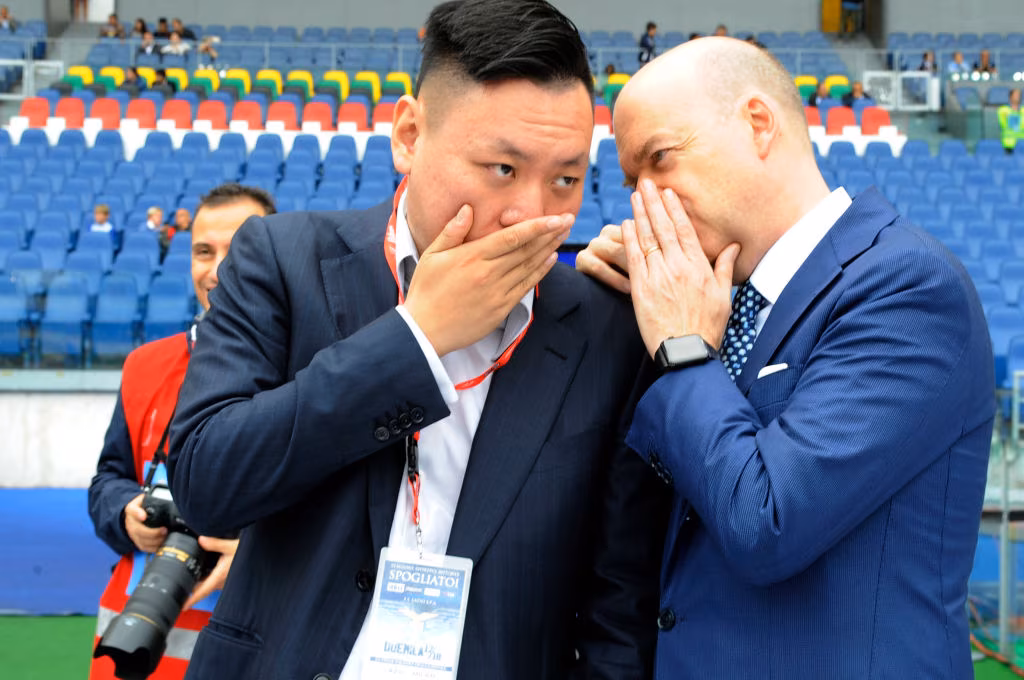 Han Li con Marco Fassone.