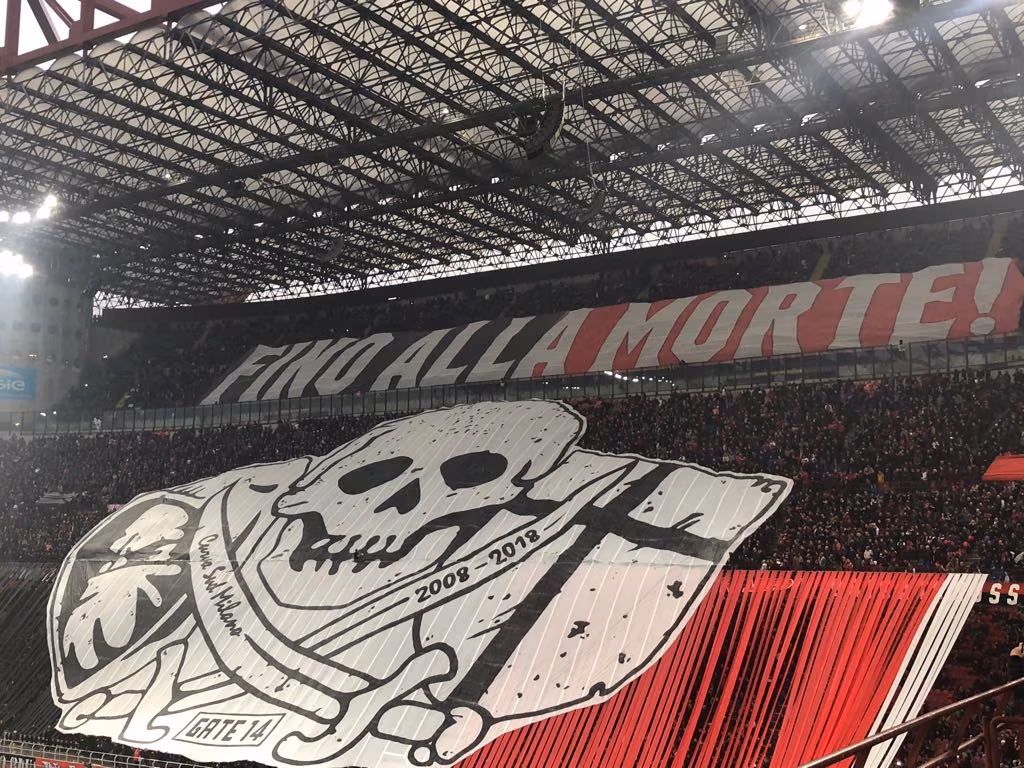 Milan-Inter: la coreografia rossonera