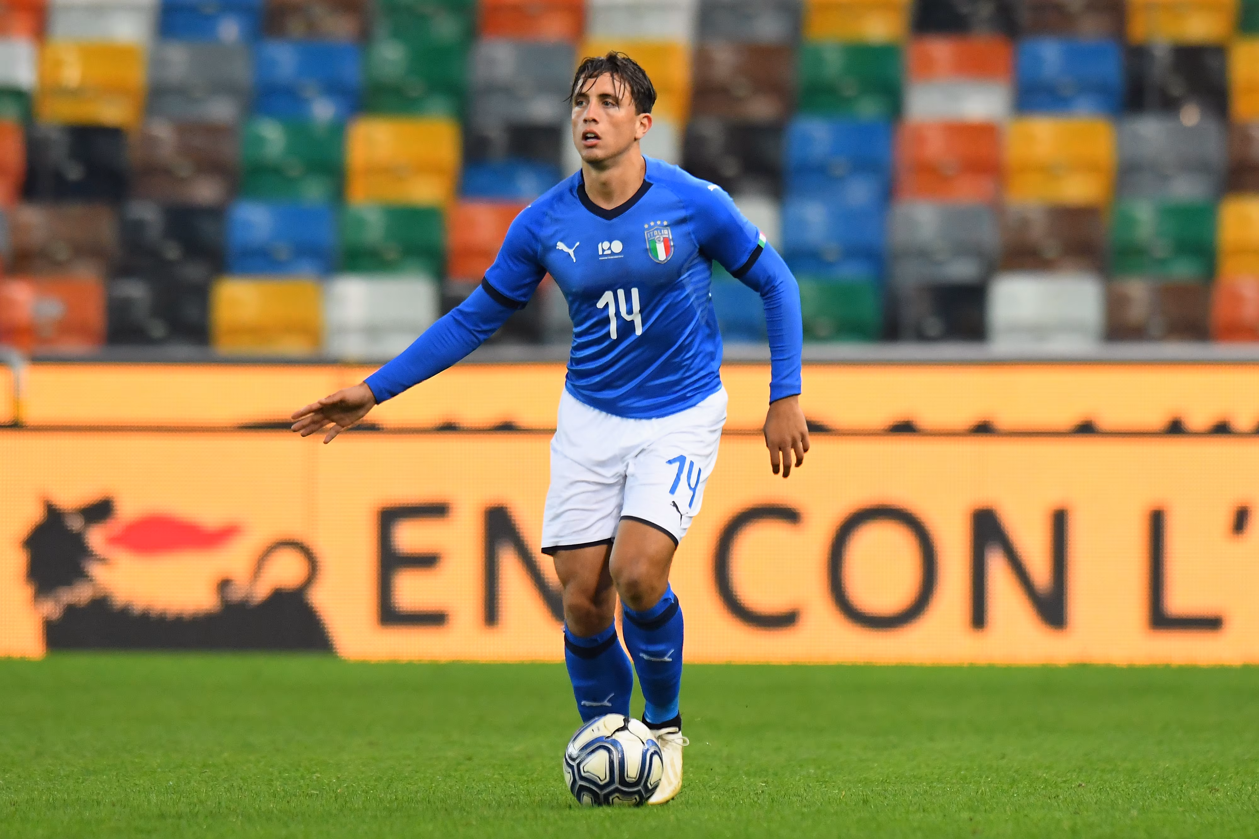 Luca Pellegrini con la maglia azzurra