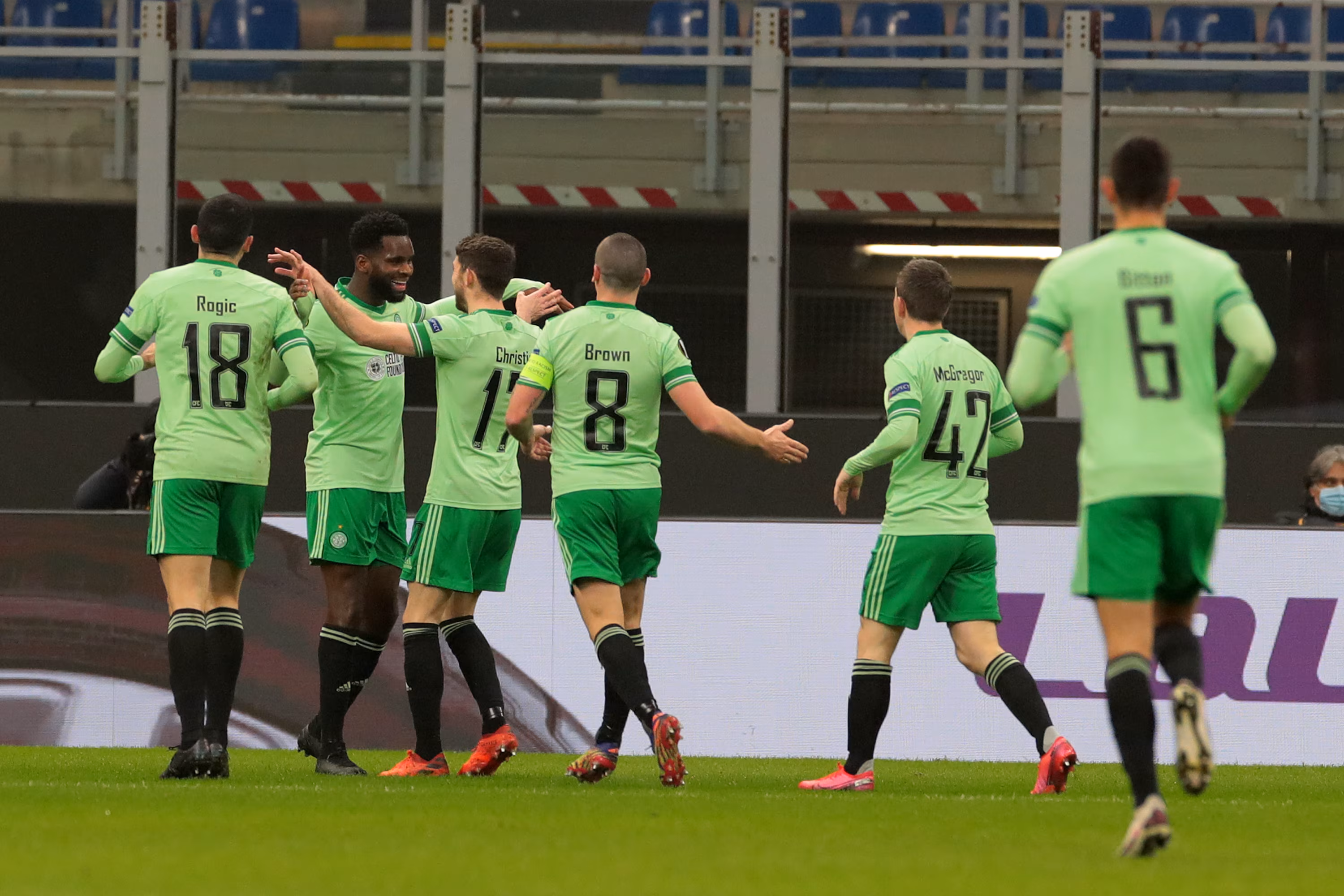 Odsonne Edouard, punta francese del Celtic, in azione a San Siro