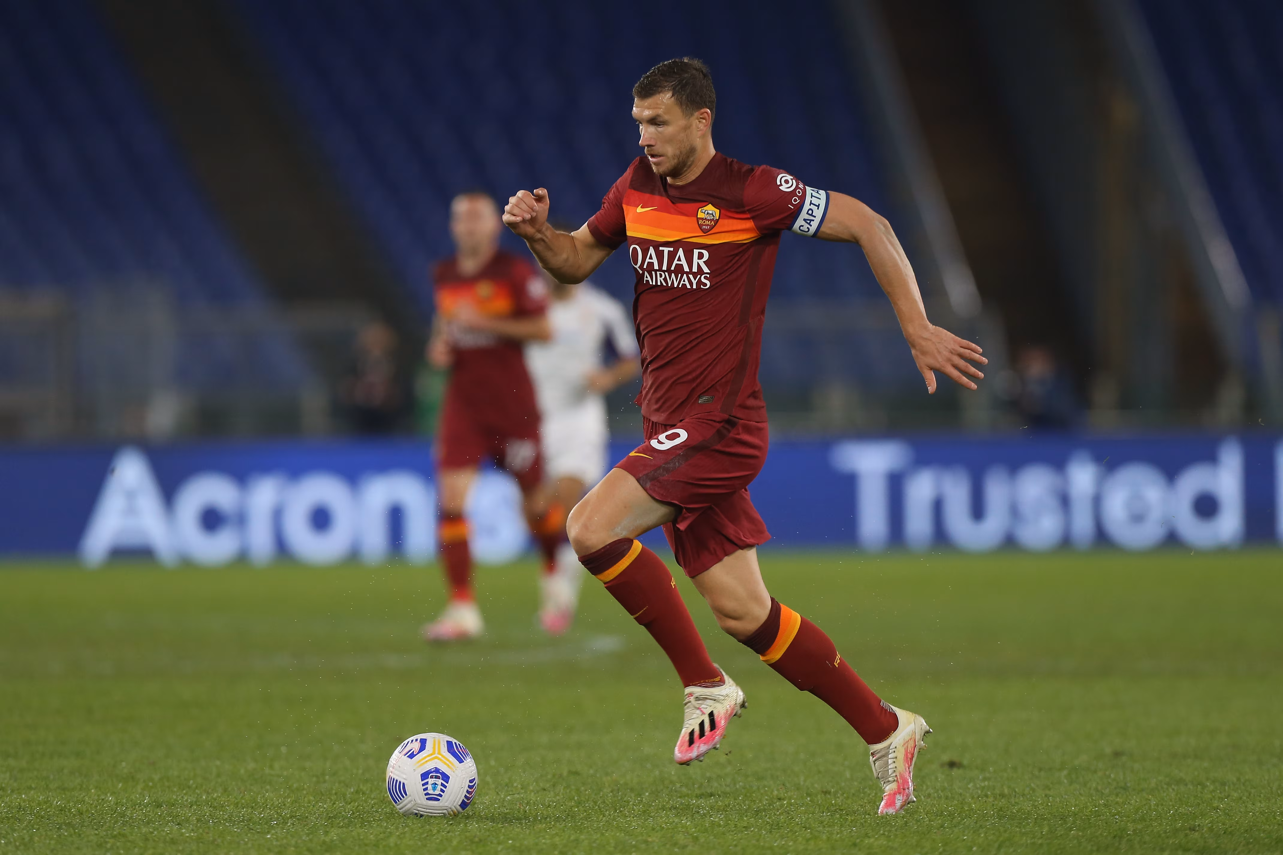 Edin Dzeko attaccante in forza alla Roma