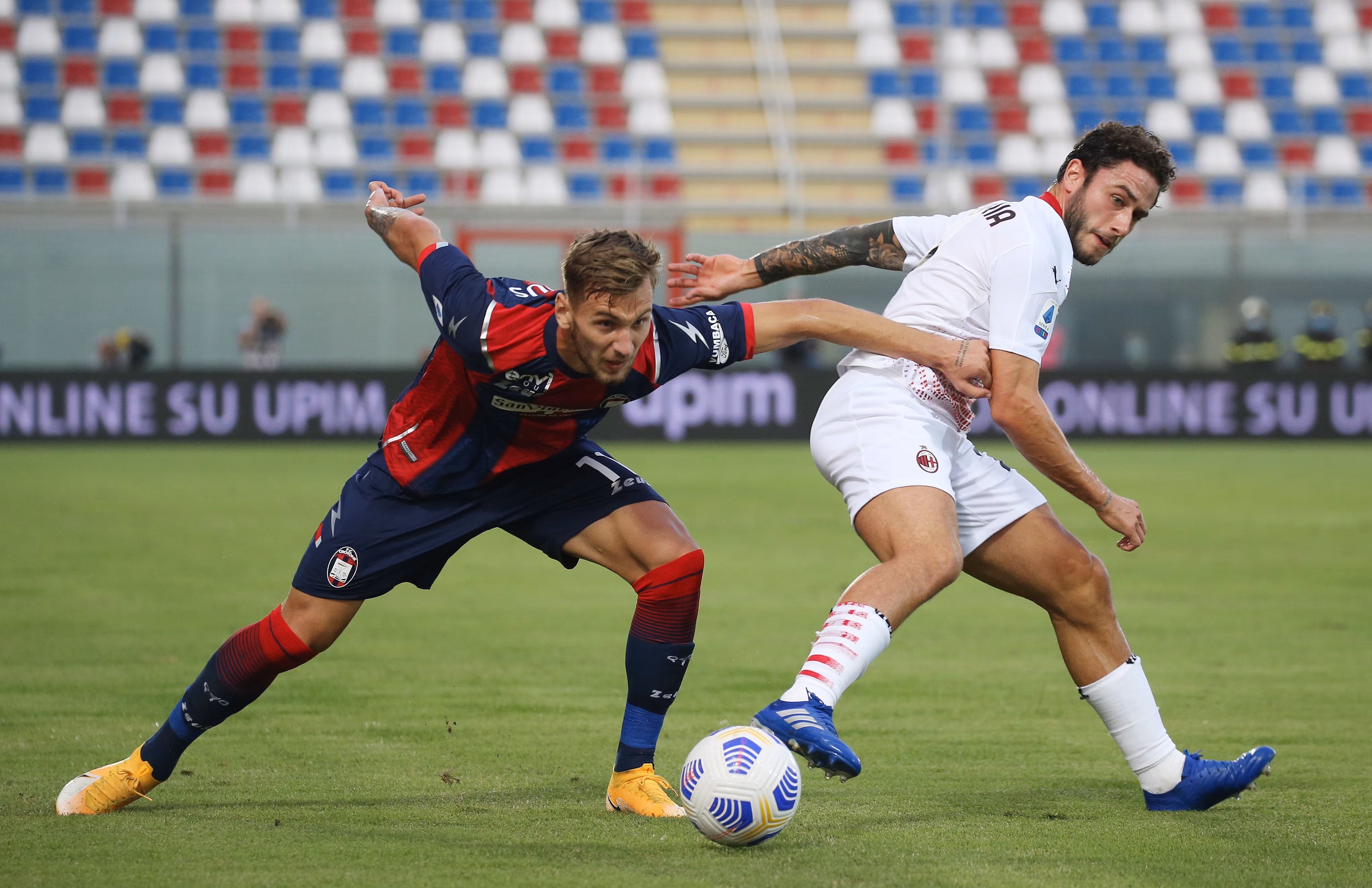 Contrasto fra Dragus e Calabria in Crotone-Milan