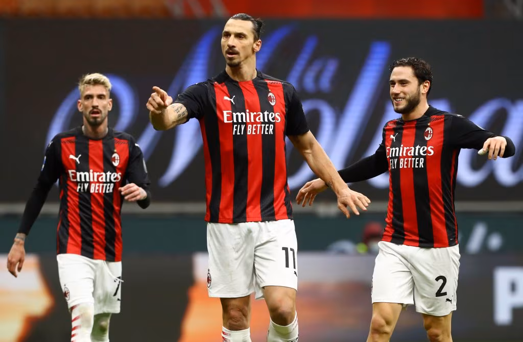 Ibrahimovic festeggia dopo il goal in Milan-Crotone