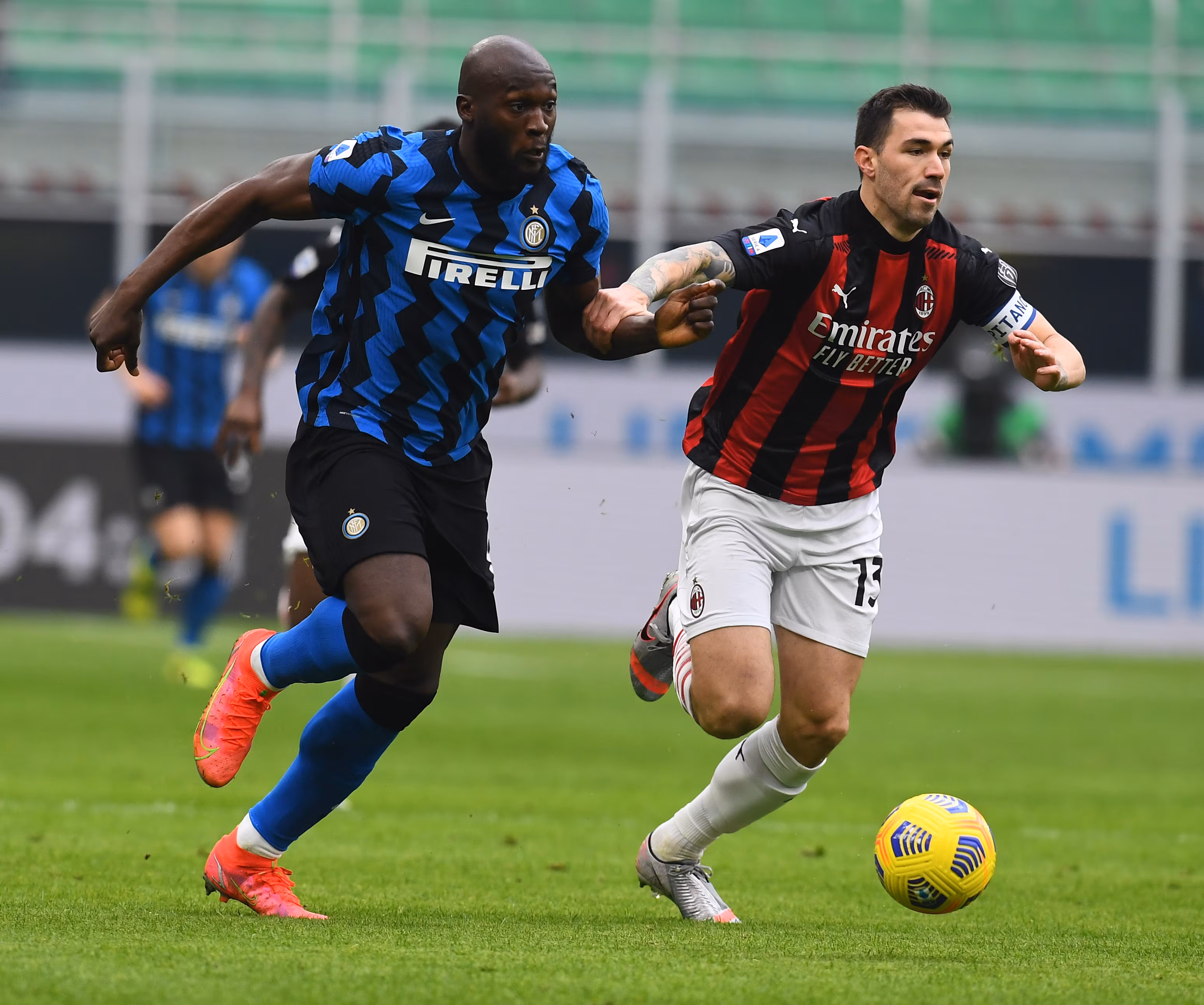 Lukaku e Romagnoli in azione nel derby