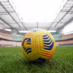 Il pallone ufficiale del campionato di Serie A sul prato di San Siro