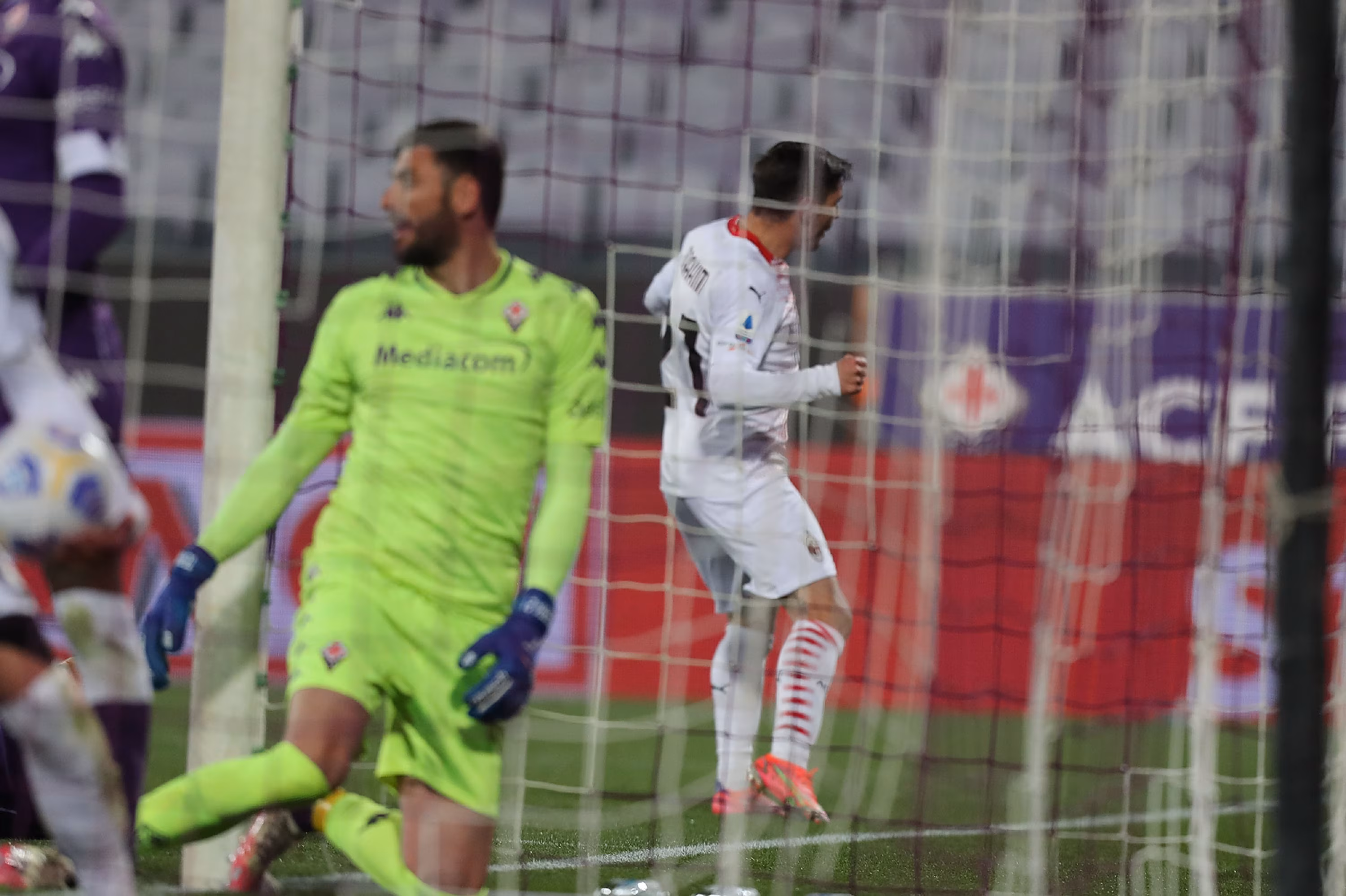 Brahim Diaz esulta dopo la rete alla Fiorentina