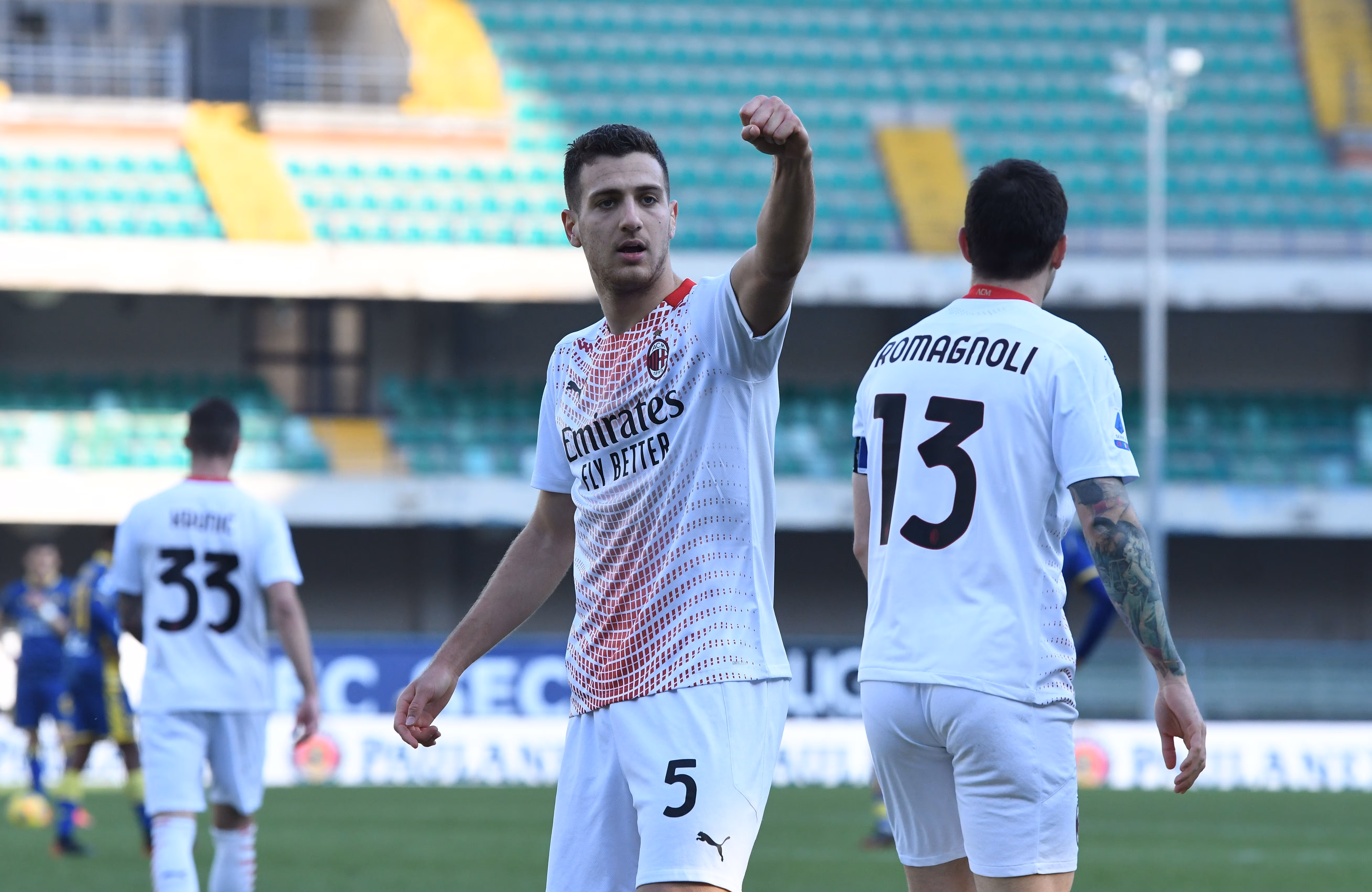 Diogo Dalot del Milan esulta dopo il goal all'Hellas Verona