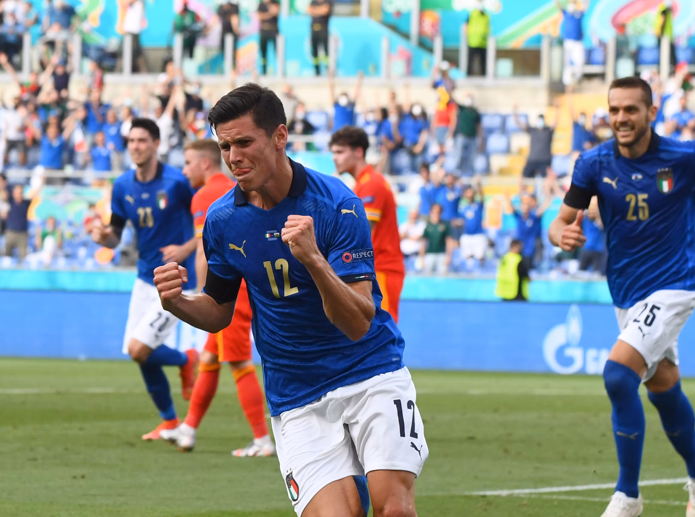 Matteo Pessina festeggia dopo il gol al Galles.