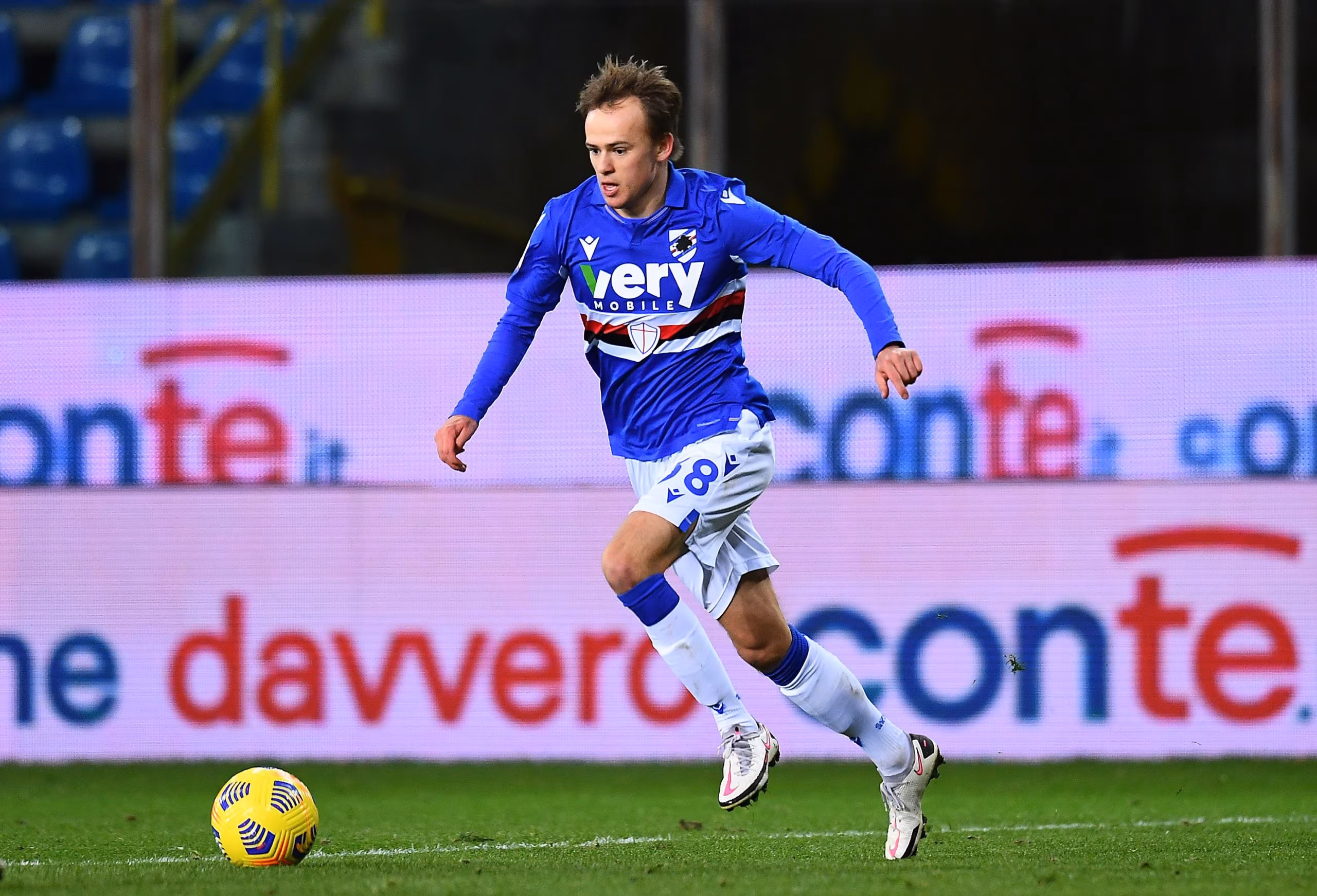 Mikkel Damsgaard in azione con la maglia della Sampdoria