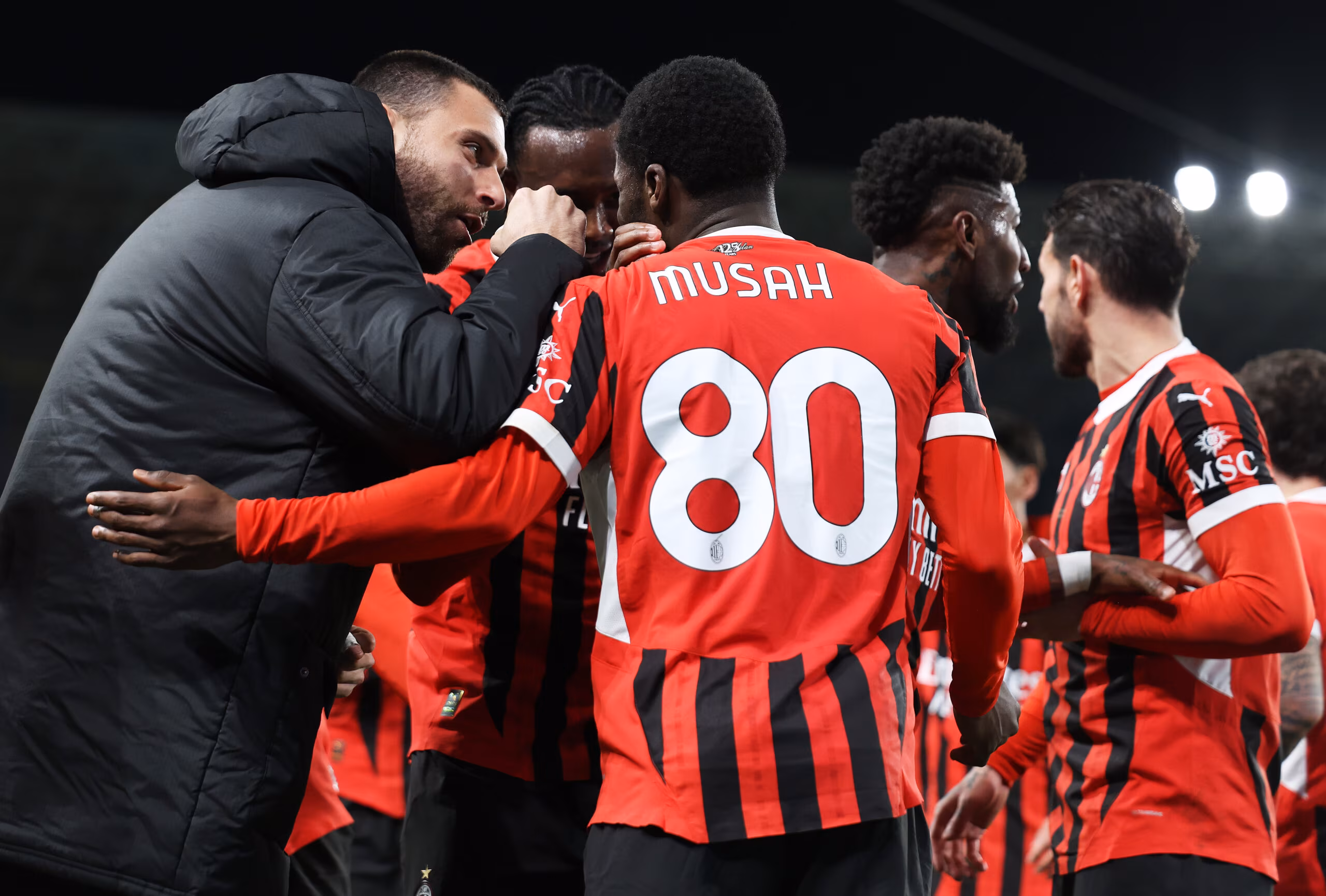 musah dopo il gol del 2-1 Milan