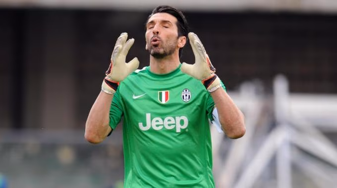 Gigi Buffon ai ferri corti con la Juventus per la proposta di rinnovo ricevuta