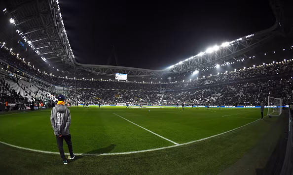 Notizie Juve, la decisione verso il tifoso che ha mimato un aerero nel derby.