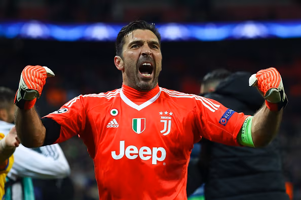L'esultanza di Gianluigi Buffon dopo l'impresa della Juve a Wembley in Champions League