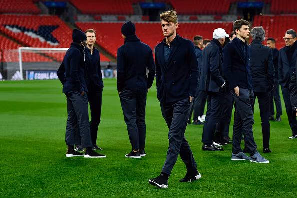 Un'istantanea di Daniele Rugani durante il walk-around della Juve a Wembley
