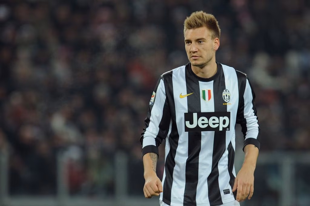 Bendtner con la maglia della Juve
