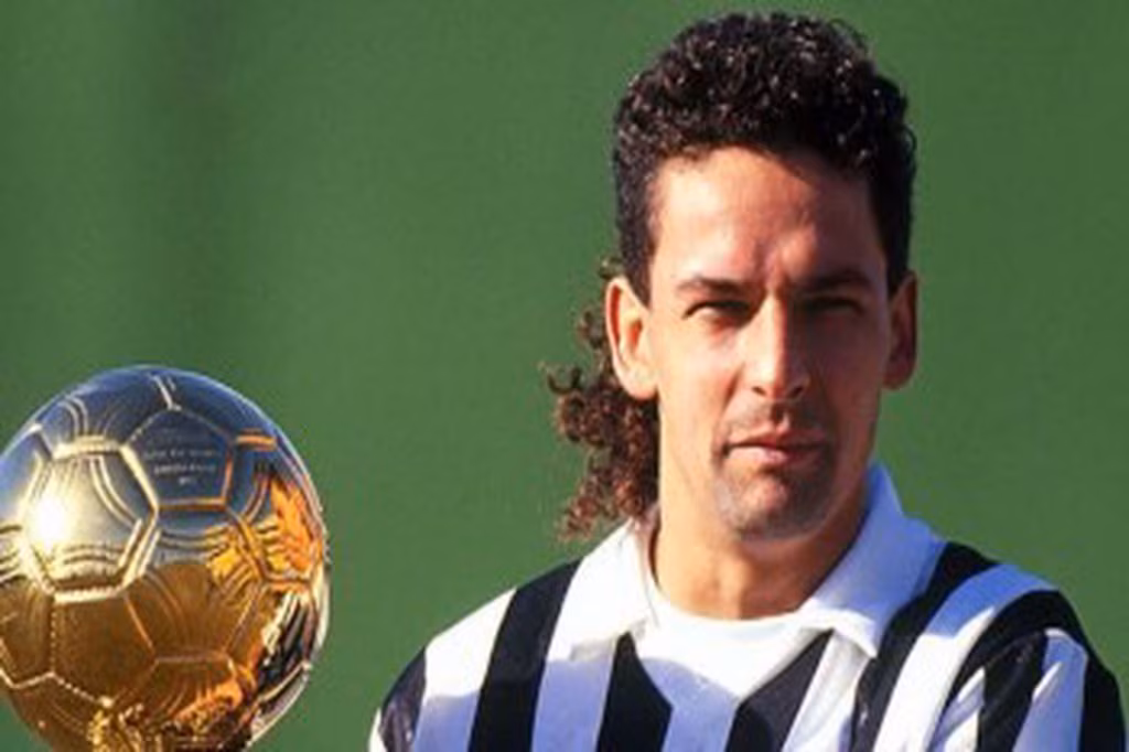 Roberto Baggio con il Pallone d'Oro vinto alla Juve