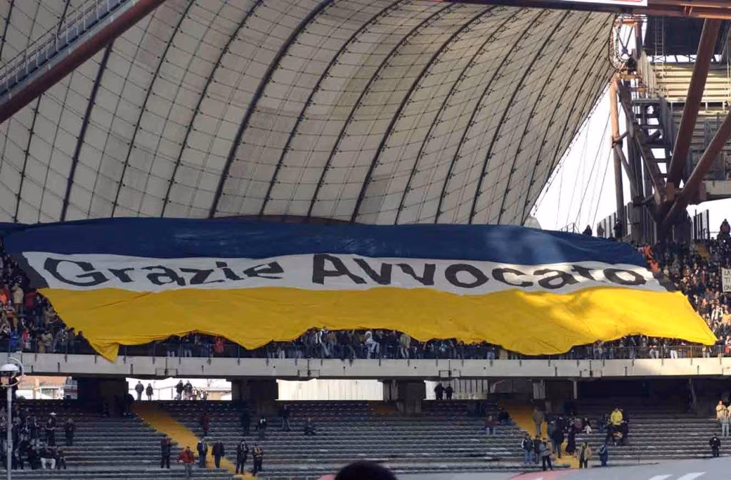 Striscione in ricordo di Gianni Agnelli