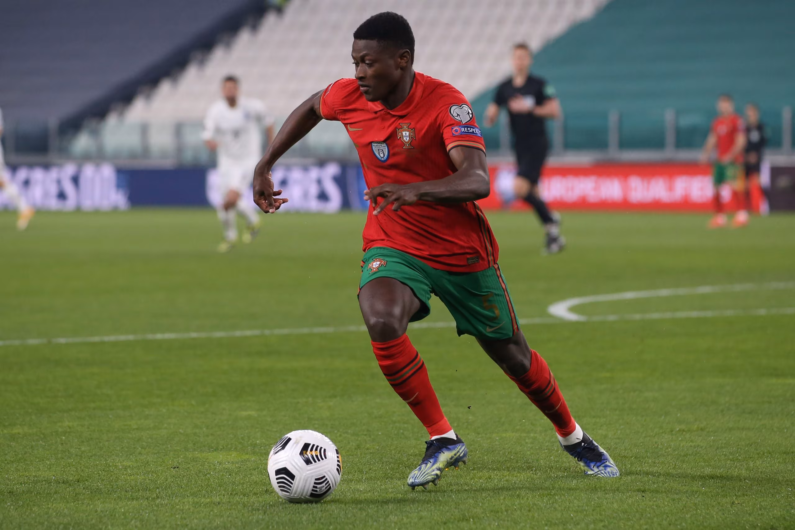 Nuno Mendes con la maglia del Portogallo