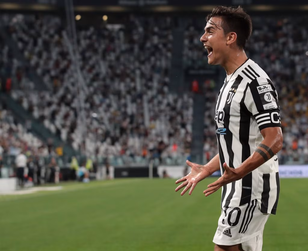 Juventus-Atalanta, Dybala esulta dopo il gol del vantaggio