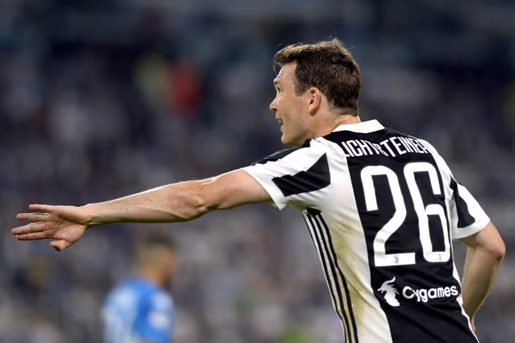 Lichtsteiner alla Juve