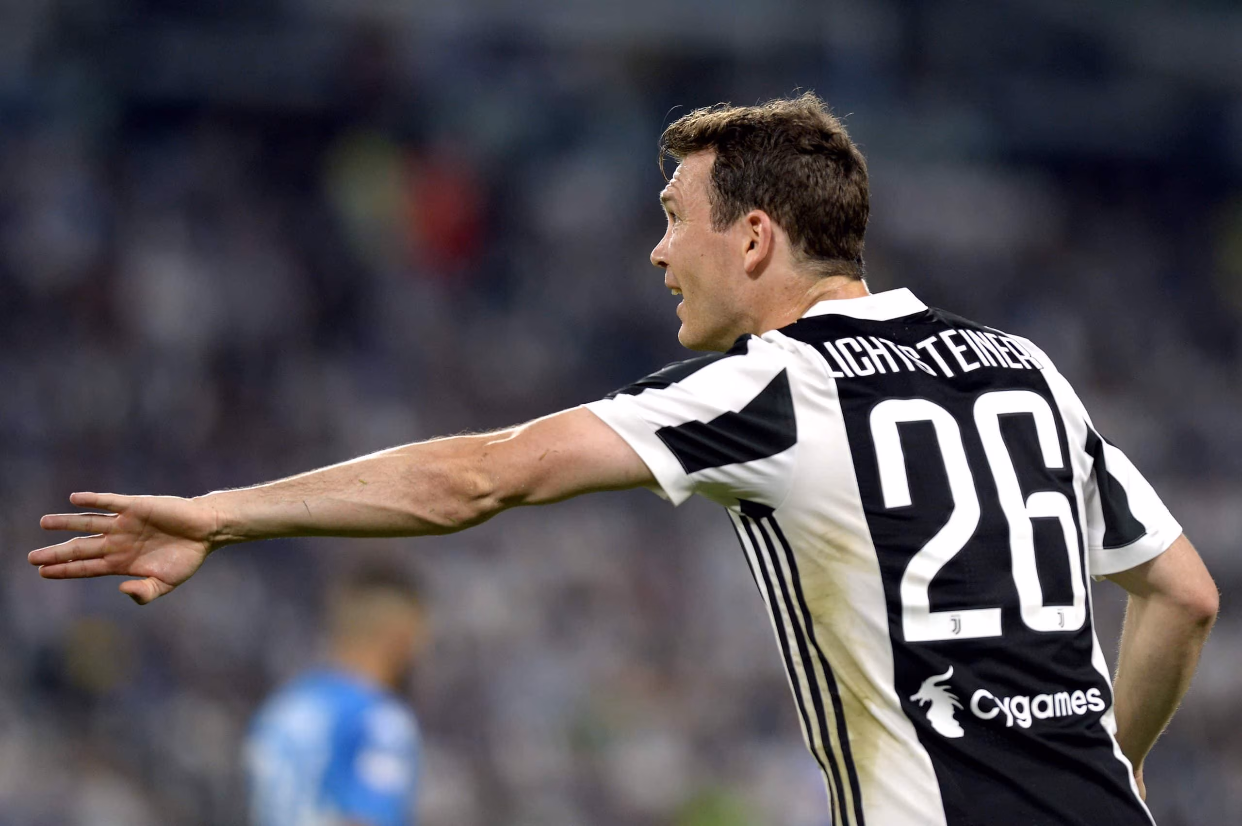 Lichtsteiner alla Juve