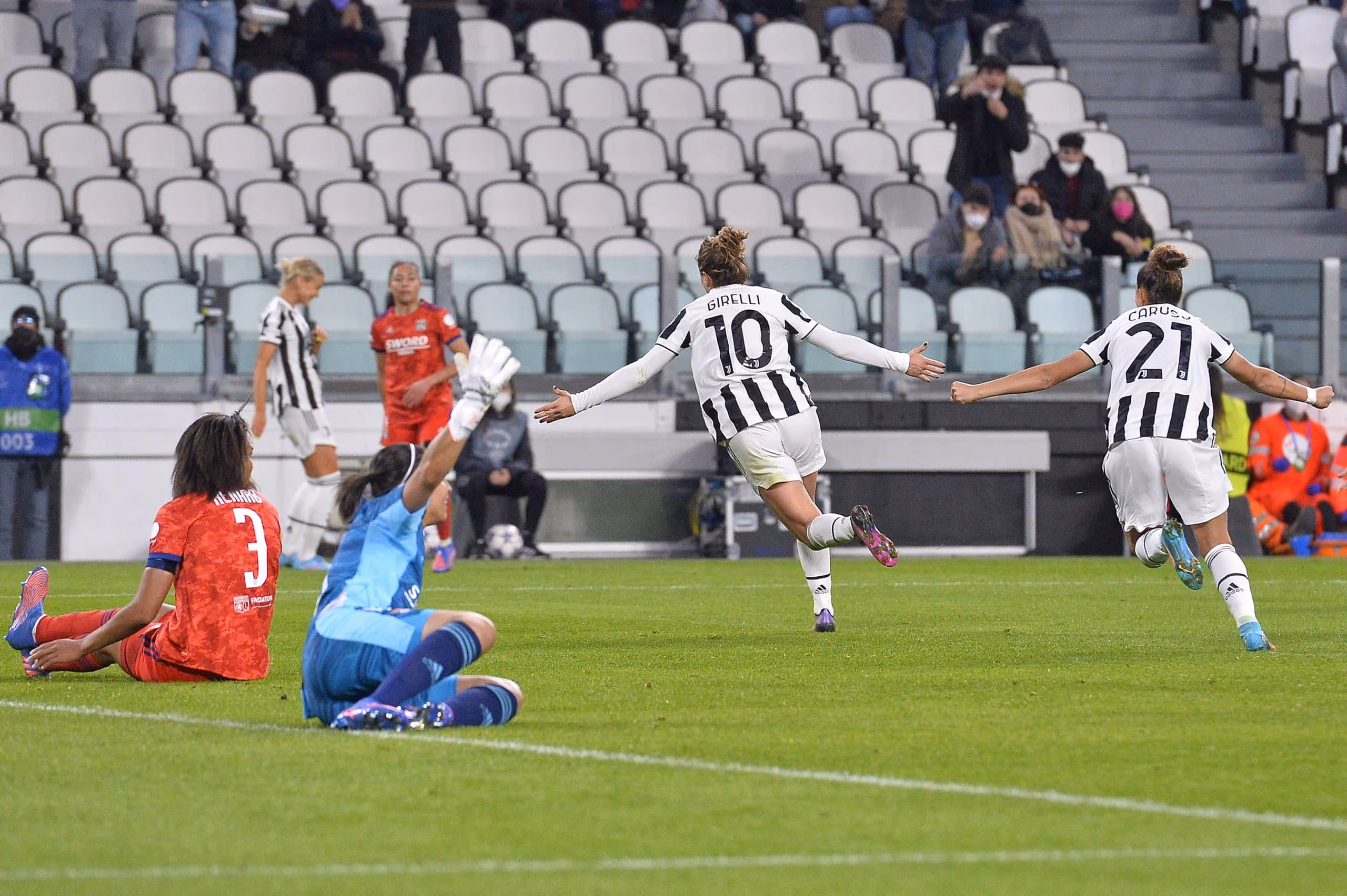 juventus women lione girelli caruso