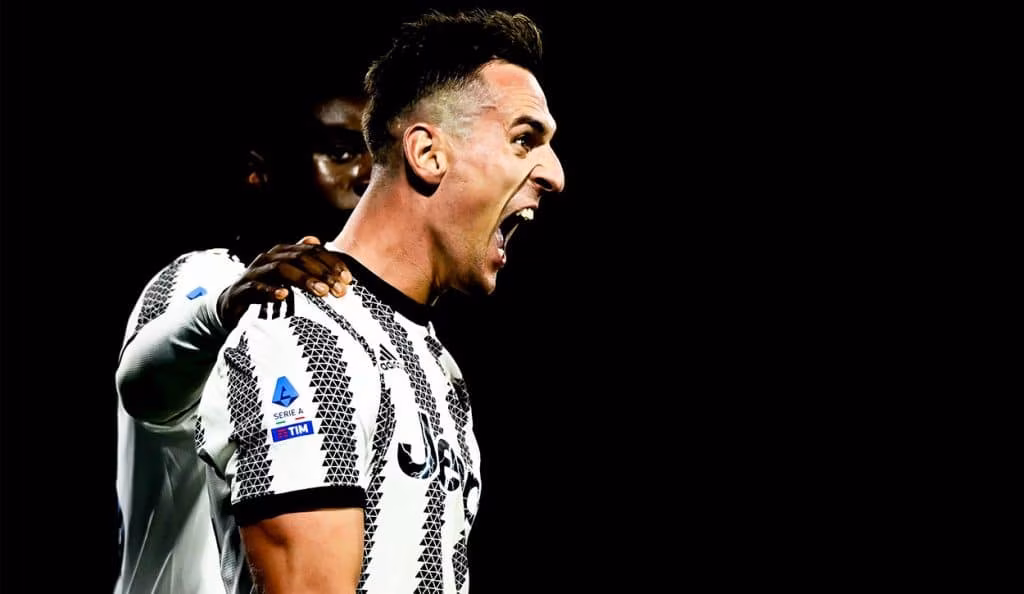 Milik festeggia dopo il gol vittoria segnato alla Cremonese