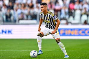 Carlos Alcaraz con la maglia della Juventus
