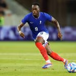 L'attaccante del PSG Kalimuendo con la maglia della Francia