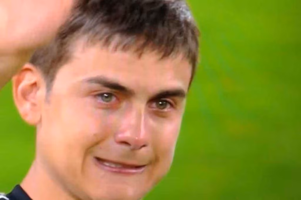 Paulo Dybala piange