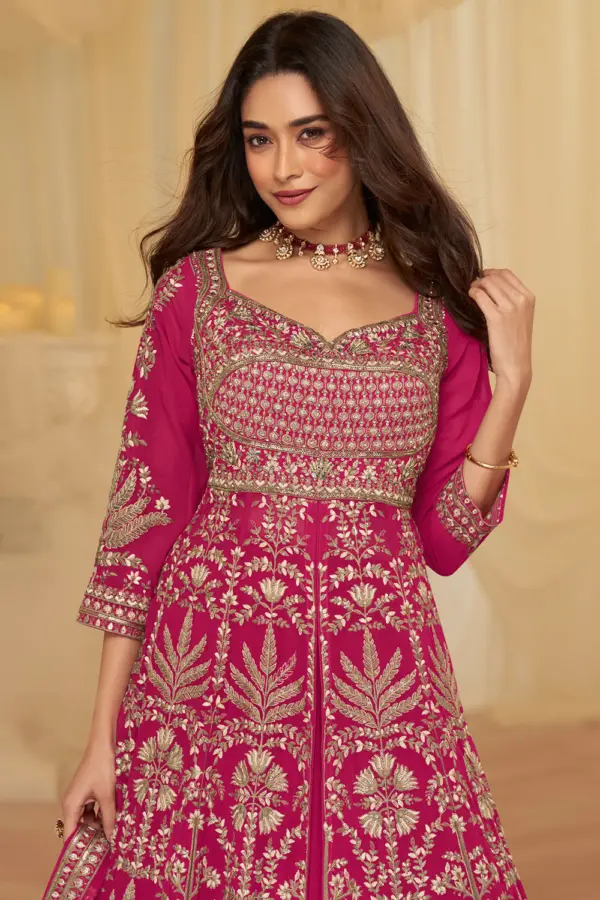 Dupatta border detail of Anarkali dress in pink