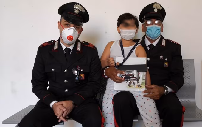 carabinieri_salvano_bambino